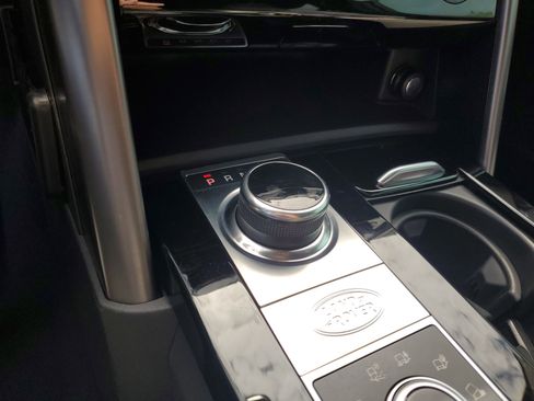 Used 2020 Land Rover Discovery HSE image 25