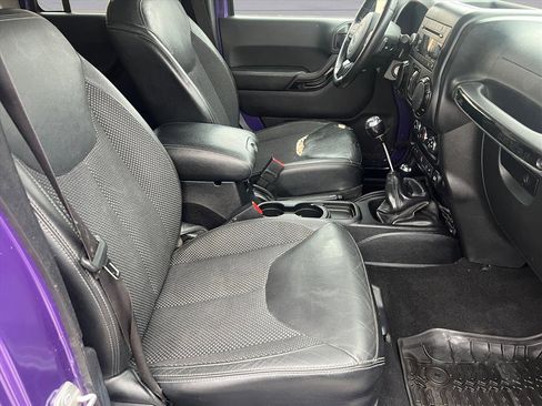 Used 2016 Jeep Wrangler Unlimited Sahara image 18