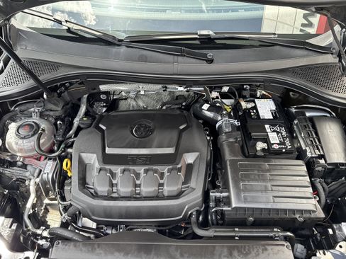 Used 2024 Volkswagen Tiguan SE R-Line AWD/4WD image 9