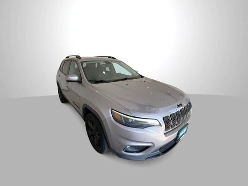 Used 2019 Jeep Cherokee Latitude Plus AWD/4WD image 2