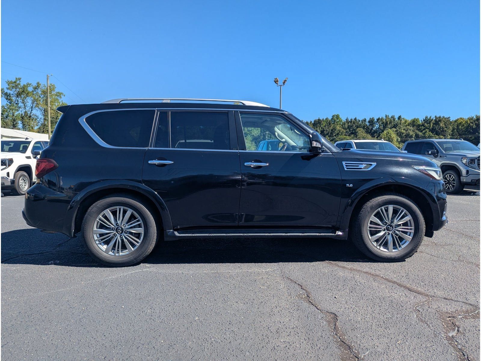 Used 2019 INFINITI QX80 Luxe RWD image 2