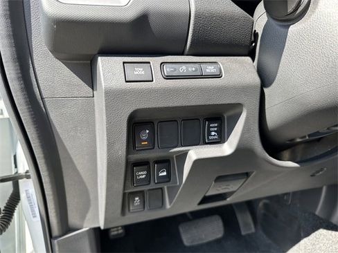 Used 2024 Nissan Frontier SL w/ Technology Package image 35