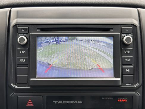 Used 2015 Toyota Tacoma 4x4 Access Cab w/ Convenience Package image 32