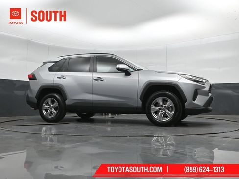 Used 2025 Toyota RAV4 XLE AWD/4WD image 37
