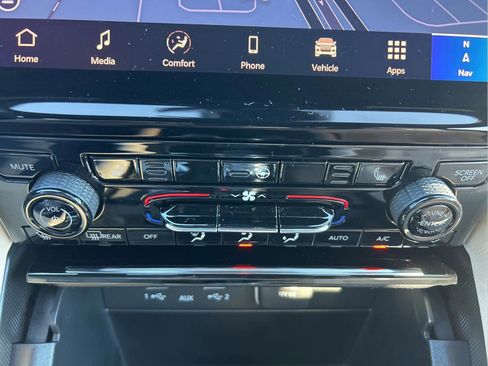 New 2025 Jeep Grand Cherokee Limited w/ Black Appearance Package image 20