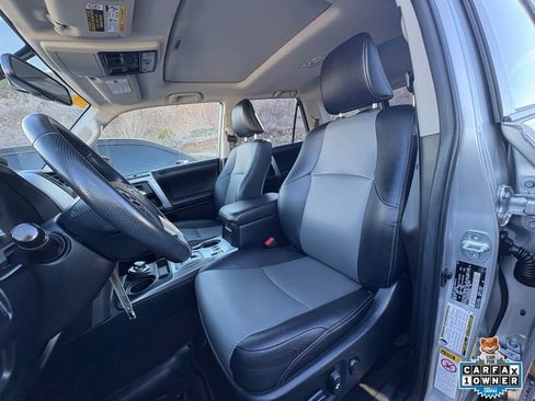 Used 2017 Toyota 4Runner SR5 Premium image 2