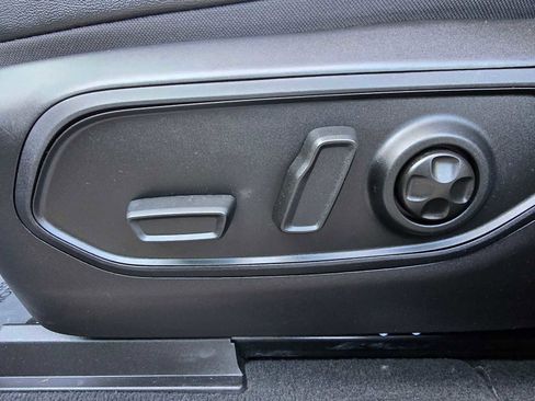 Used 2024 Jeep Grand Cherokee Altitude image 23