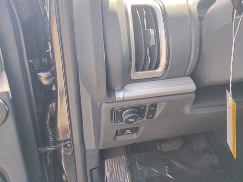 New 2025 Ford Expedition Active image 20