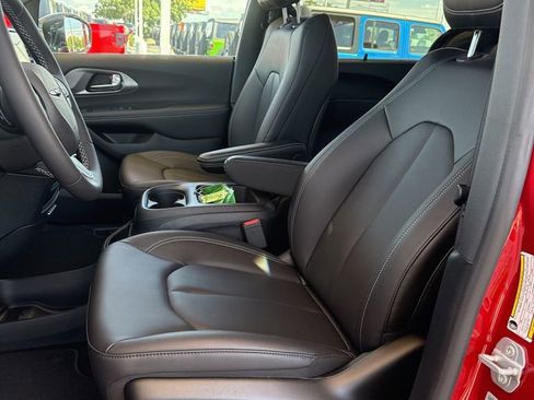 New 2026 Chrysler Voyager LX image 11