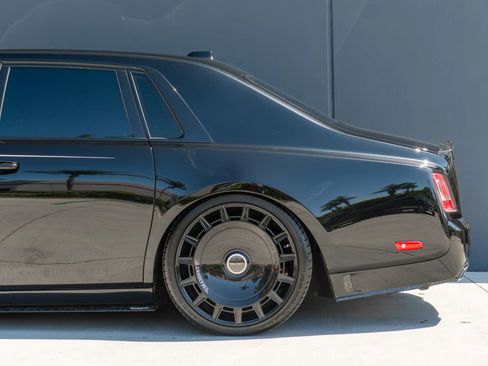 Used 2024 Rolls-Royce Phantom Sedan w/ The Phantom Package RWD image 22