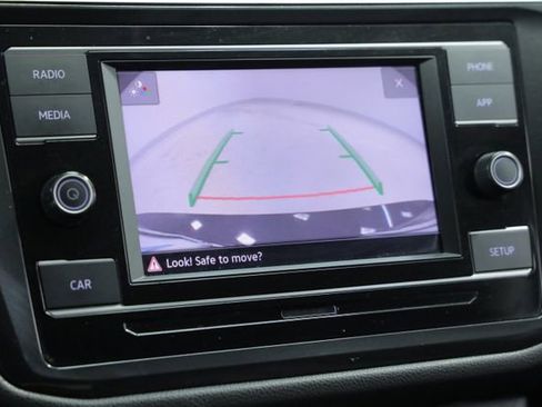 Used 2019 Volkswagen Tiguan S image 18