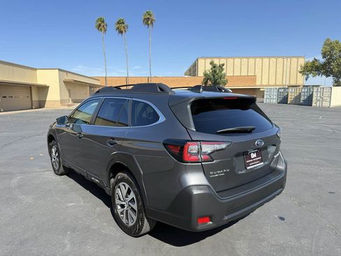Used 2025 Subaru Outback Premium AWD/4WD image 5