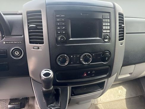 Used 2014 Freightliner Sprinter 2500 RWD image 26
