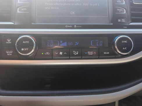 Used 2015 Toyota Highlander XLE AWD/4WD image 25