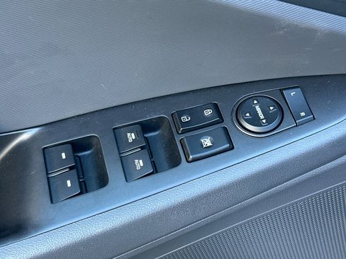 Used 2019 Hyundai Ioniq Limited image 13