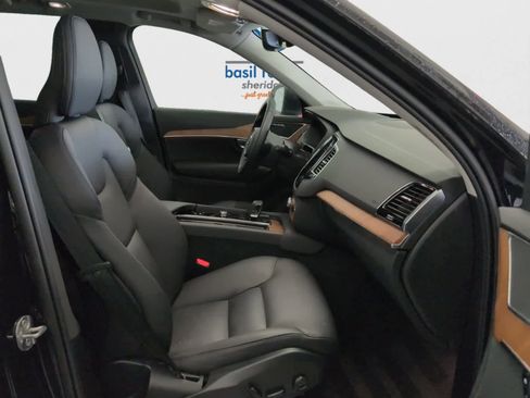 Used 2025 Volvo XC90 B6 Plus image 16