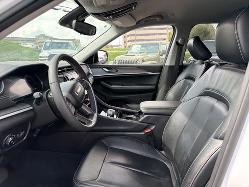 Used 2023 Jeep Grand Cherokee L Limited image 16