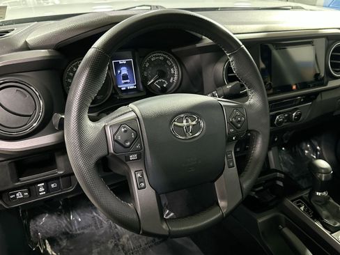 Used 2018 Toyota Tacoma SR image 18