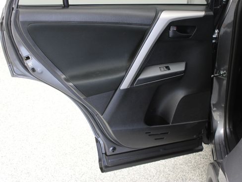 Used 2016 Toyota RAV4 LE AWD/4WD image 22