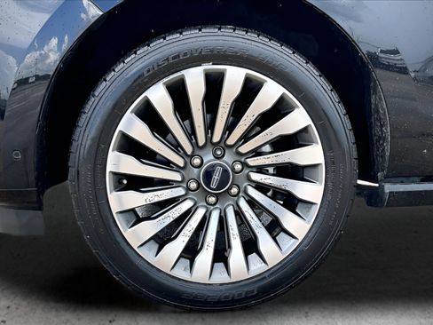 Used 2020 Lincoln Navigator Reserve w/ Luxury Package RWD image 35