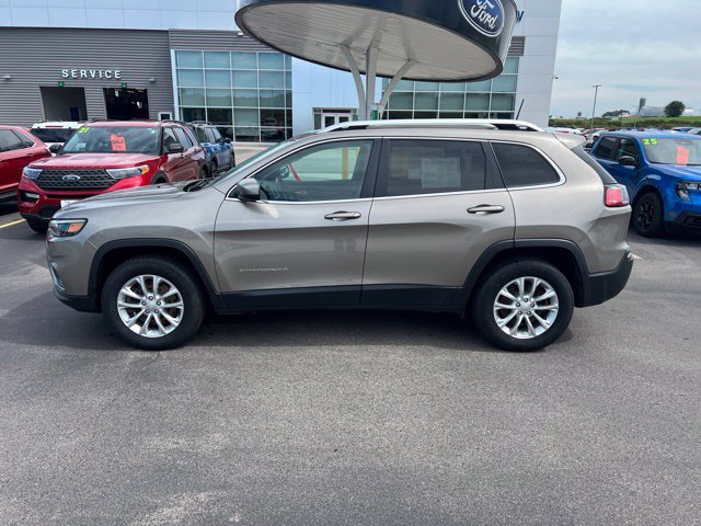Used 2019 Jeep Cherokee Latitude w/ Cold Weather Group AWD/4WD image 8