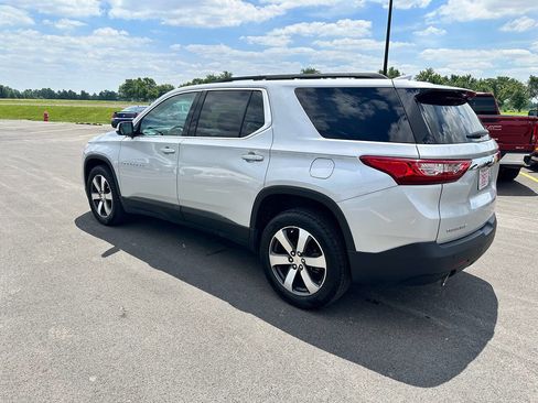 Used 2020 Chevrolet Traverse LT w/ LT Premium Package FWD image 5