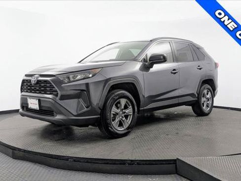 Used 2022 Toyota RAV4 LE AWD/4WD image 2