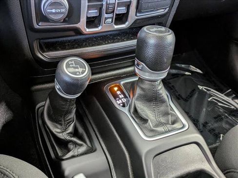 Used 2022 Jeep Wrangler Unlimited Sport AWD/4WD image 12