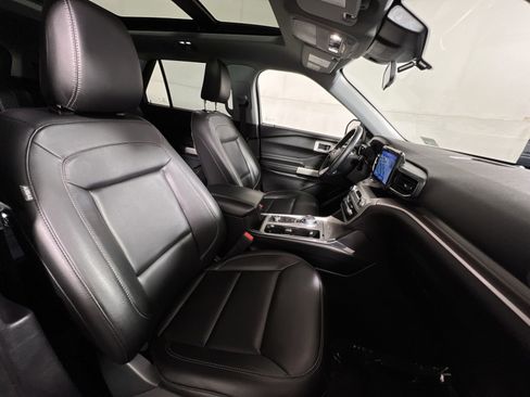 Used 2022 Ford Explorer XLT w/ Equipment Group 202A image 28
