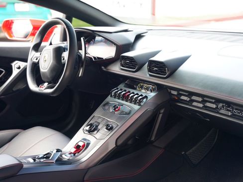 Used 2019 Lamborghini Huracan LP 580-2 image 13