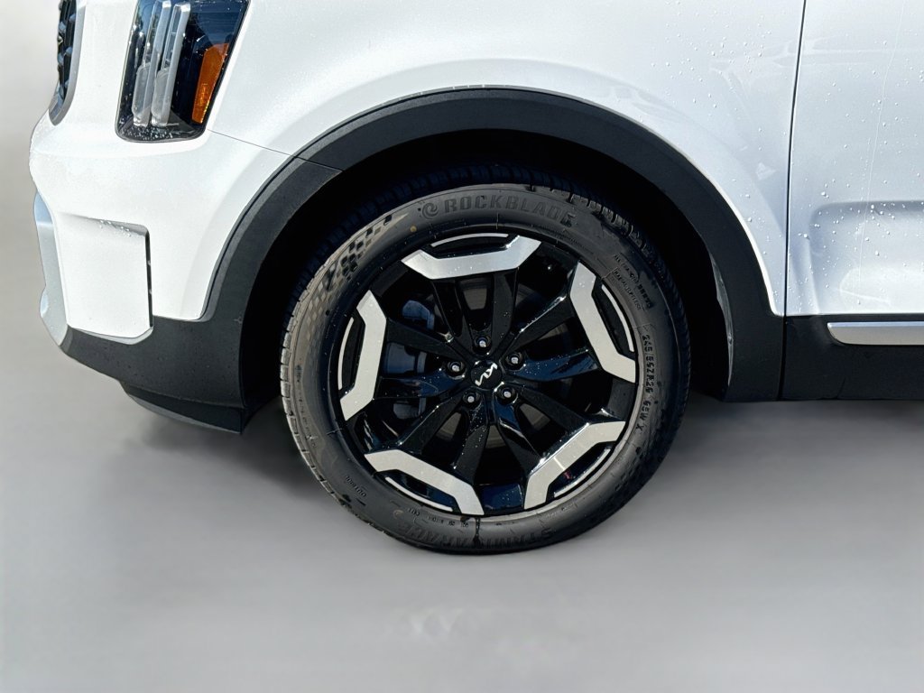 Used 2025 Kia Telluride S FWD image 9