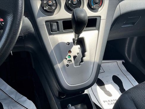 Used 2010 Pontiac Vibe w/ Preferred Package FWD image 15