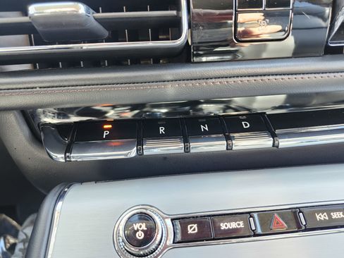 Used 2024 Lincoln Aviator Premiere w/ Premium Package image 32