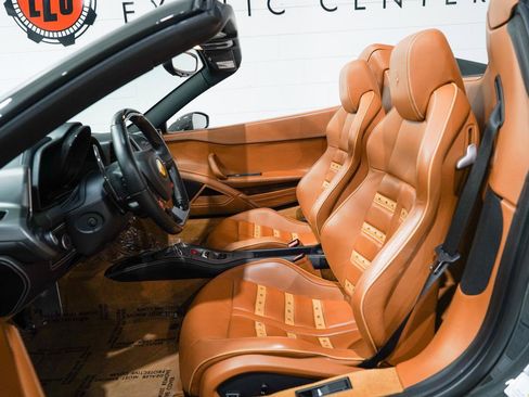 Used 2014 Ferrari 458 Spider image 9