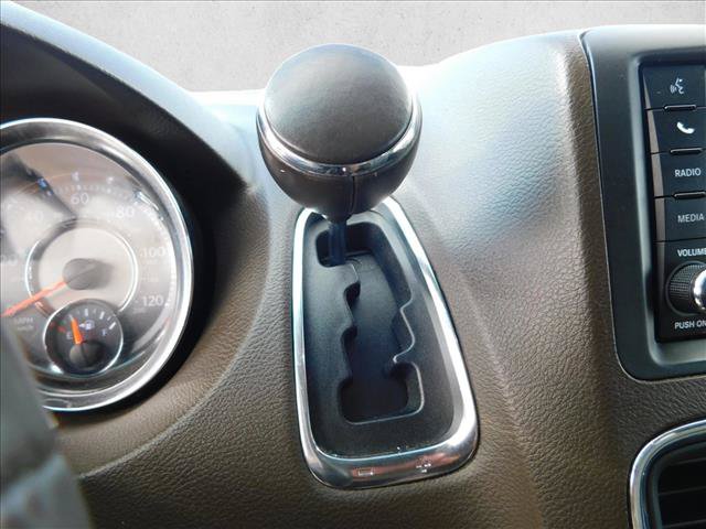 Used 2014 Chrysler Town & Country Touring FWD image 18