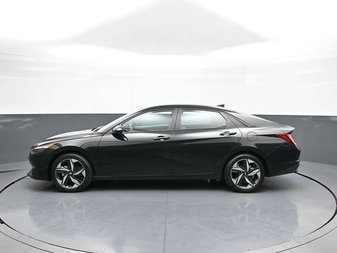 Certified 2023 Hyundai Elantra SEL w/ Convenience Package FWD image 9