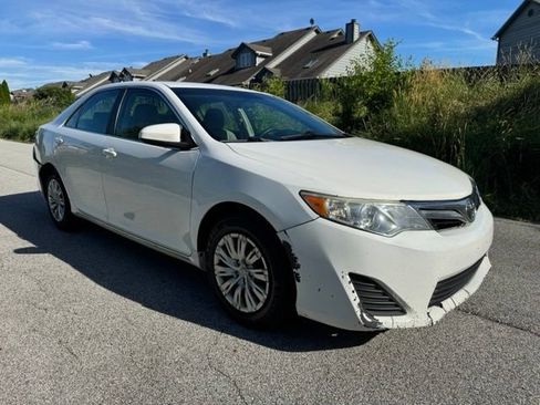 Used 2013 Toyota Camry LE FWD image 4