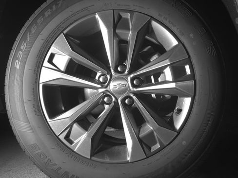 Used 2025 Chevrolet Equinox LT FWD image 13