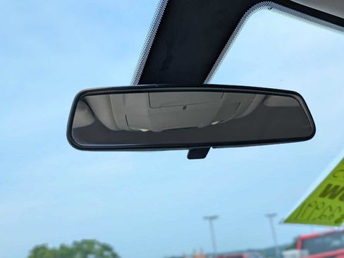 Used 2022 Chrysler Voyager LX FWD image 31