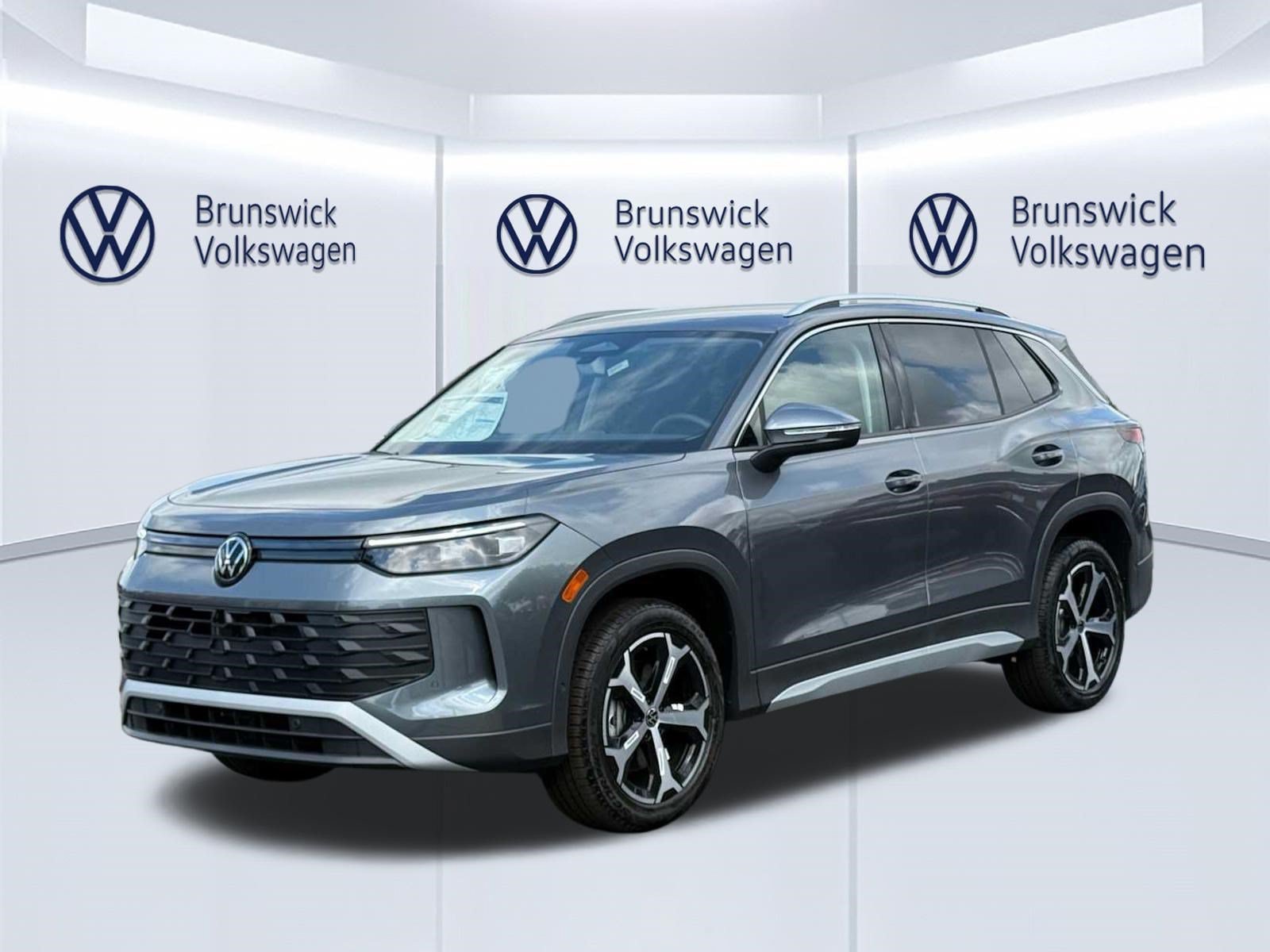 New 2026 Volkswagen Tiguan SE AWD/4WD image 1