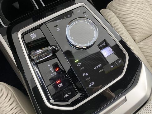 New 2026 BMW 760i xDrive w/ Executive Package image 28