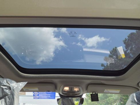 New 2025 Volvo XC40 B5 Core w/ Protection Package Premier image 11