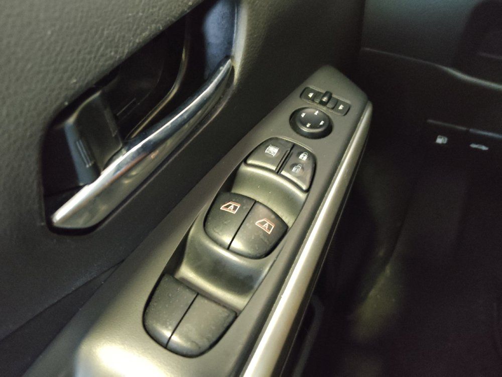 Used 2020 Nissan Kicks SR w/ SR Premium Package FWD image 27