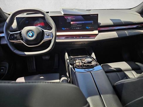 Used 2025 BMW i5 eDrive40i w/ Premium Package RWD image 18