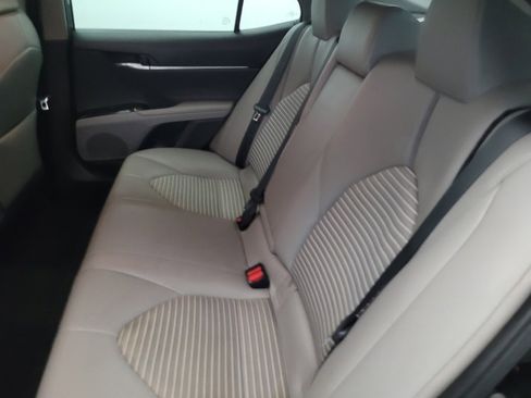 Used 2020 Toyota Camry SE image 18