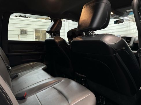 Used 2022 RAM 2500 Tradesman w/ Chrome Appearance Group image 33