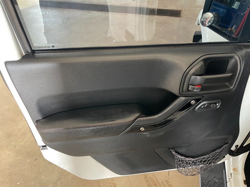 Used 2012 Jeep Wrangler Unlimited Sahara AWD/4WD image 22