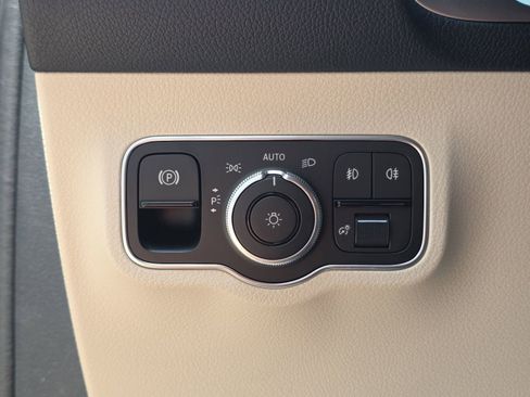 New 2025 Mercedes-Benz GLB 250 image 17