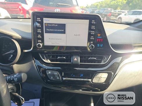 Used 2019 Toyota C-HR LE FWD image 9