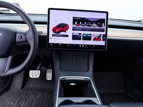 Used 2024 Tesla Model Y Performance image 6